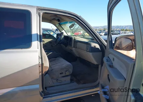 2002 Chevrolet Silverado 1500 Ls z USA, uszkodzony, nr VIN 2GCEC19T321305306